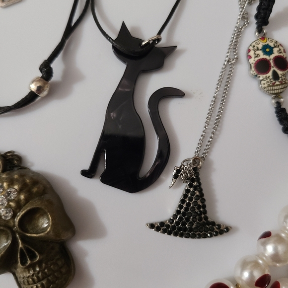13 Pc Halloween Gothic Jewelry Lot Chokers Necklace Bracelet Skulls Cross Pearl - Picture 7 of 16